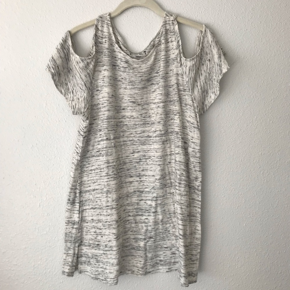 🔥3/$20 Never Worn Loft Cold Shoulder Top